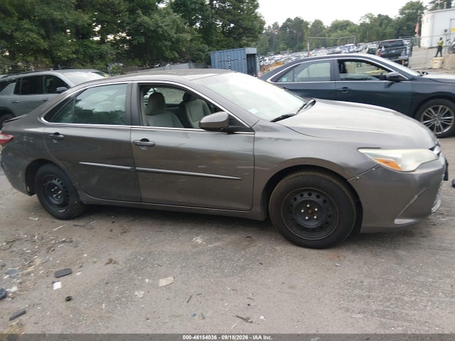 46154036 :رقم المزاد ، 4T1BF1FK4HU651119 vin ، 2017 Toyota Camry Le مزاد بيع