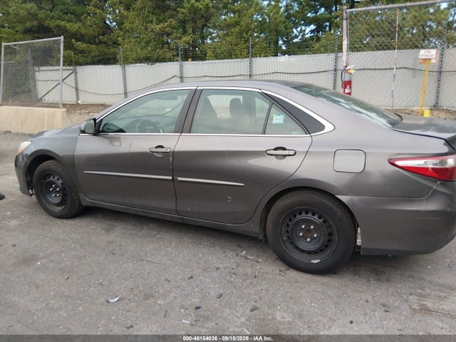 46154036 :رقم المزاد ، 4T1BF1FK4HU651119 vin ، 2017 Toyota Camry Le مزاد بيع
