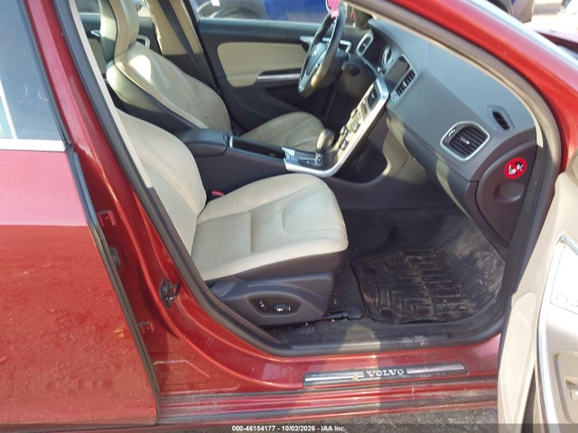 46154177 :رقم المزاد ، YV1902FH8C2142597 vin ، 2012 Volvo S60 T6/t6 R-design/t6 W/moonroof مزاد بيع