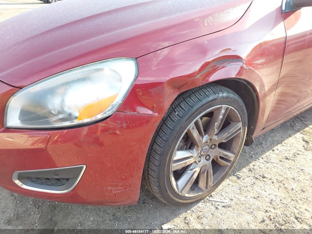 46154177 :رقم المزاد ، YV1902FH8C2142597 vin ، 2012 Volvo S60 T6/t6 R-design/t6 W/moonroof مزاد بيع
