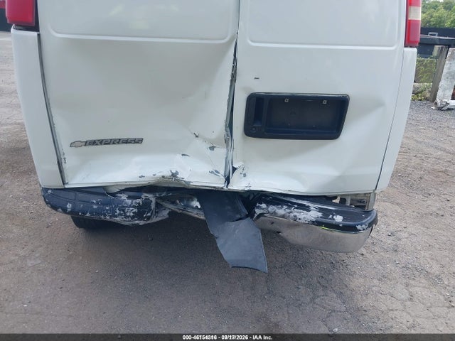 46154316 :رقم المزاد ، 1GCGG25V351266351 vin ، 2005 Chevrolet Express مزاد بيع