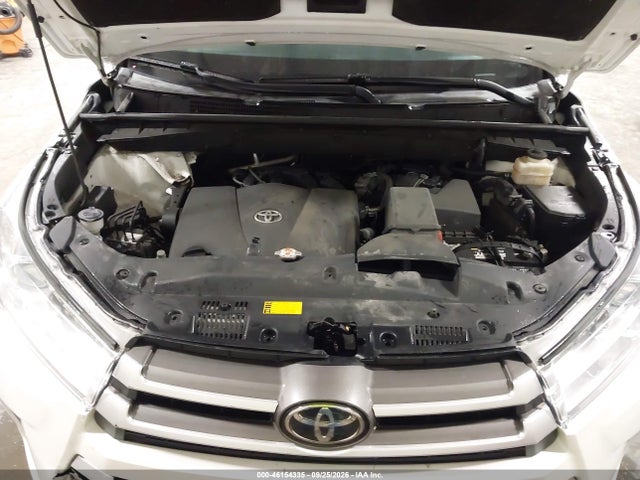 Продаж на аукціоні авто 2018 Toyota Highlander Xle, vin: 5TDJZRFH4JS823606, номер лоту: 46154335