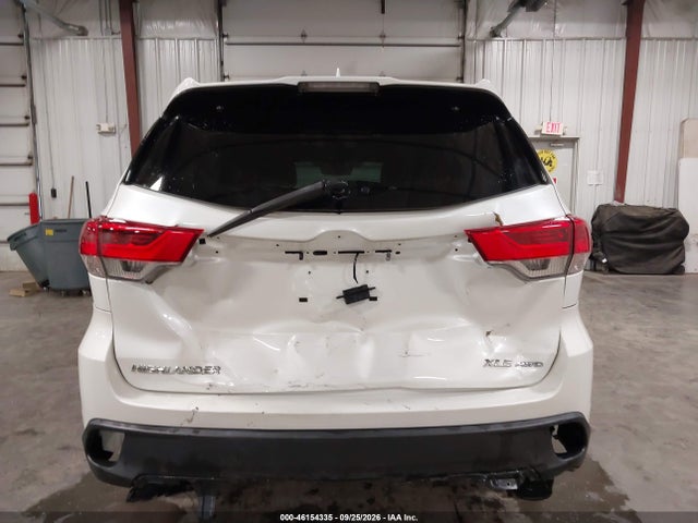 Продаж на аукціоні авто 2018 Toyota Highlander Xle, vin: 5TDJZRFH4JS823606, номер лоту: 46154335