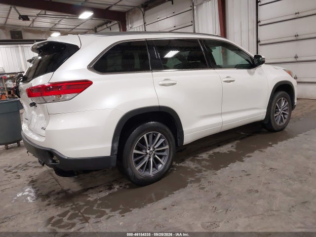 Продаж на аукціоні авто 2018 Toyota Highlander Xle, vin: 5TDJZRFH4JS823606, номер лоту: 46154335
