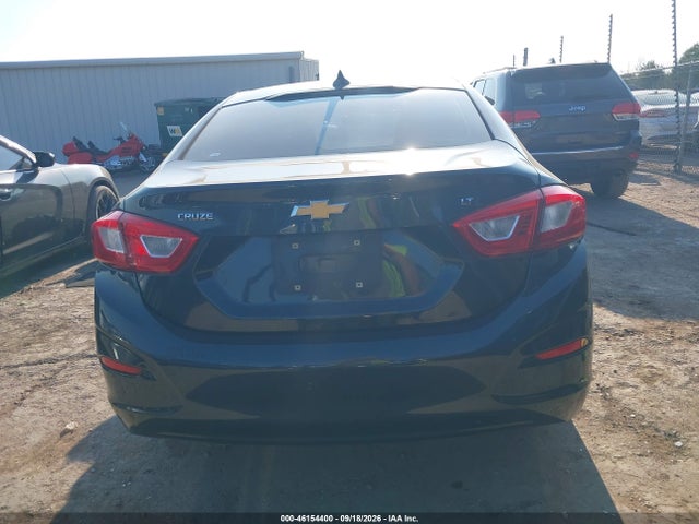 46154400 :رقم المزاد ، 1G1BE5SM2J7158400 vin ، 2018 Chevrolet Cruze Lt Auto مزاد بيع