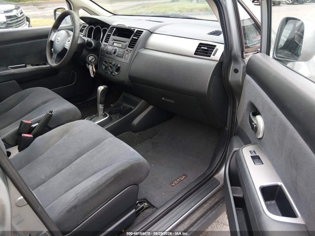 2009 Nissan Versa 1.8s მანქანა იყიდება აუქციონზე, vin: 3N1BC13E79L354159, აუქციონის ნომერი: 46154470