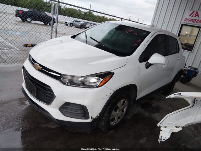 Chevrolet TRAX LS 2018 KL7CJKSB0JB723435 Image 2