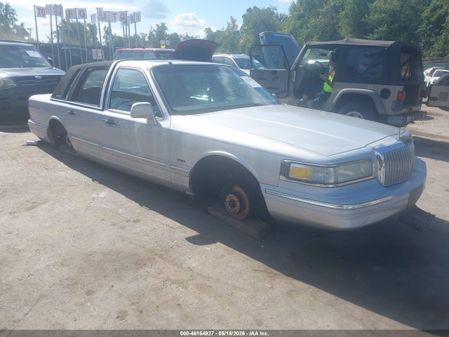 46154927 :رقم المزاد ، 1LNLM82W1TY721480 vin ، 1996 Lincoln Town Car Sgn/dmnd Anv/cypress/jn مزاد بيع