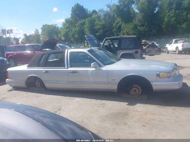 46154927 :رقم المزاد ، 1LNLM82W1TY721480 vin ، 1996 Lincoln Town Car Sgn/dmnd Anv/cypress/jn مزاد بيع