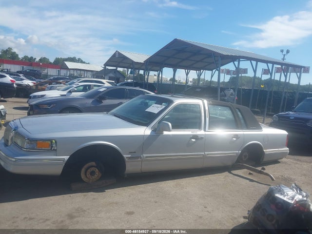 46154927 :رقم المزاد ، 1LNLM82W1TY721480 vin ، 1996 Lincoln Town Car Sgn/dmnd Anv/cypress/jn مزاد بيع