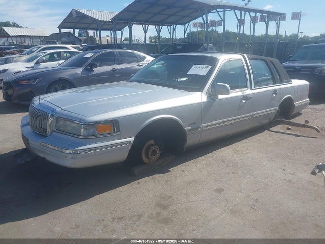 46154927 :رقم المزاد ، 1LNLM82W1TY721480 vin ، 1996 Lincoln Town Car Sgn/dmnd Anv/cypress/jn مزاد بيع