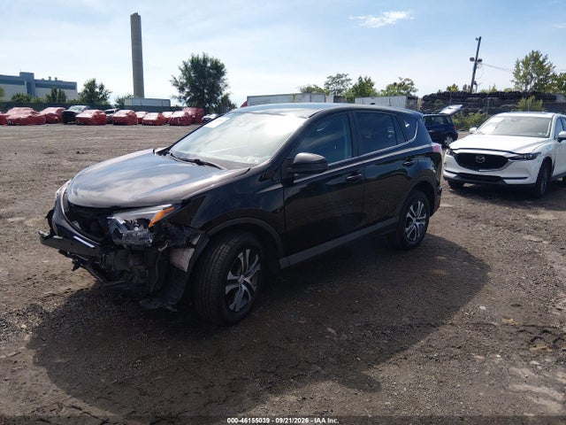 Toyota RAV4 LE 2018 2T3BFREV3JW729316 Image 2