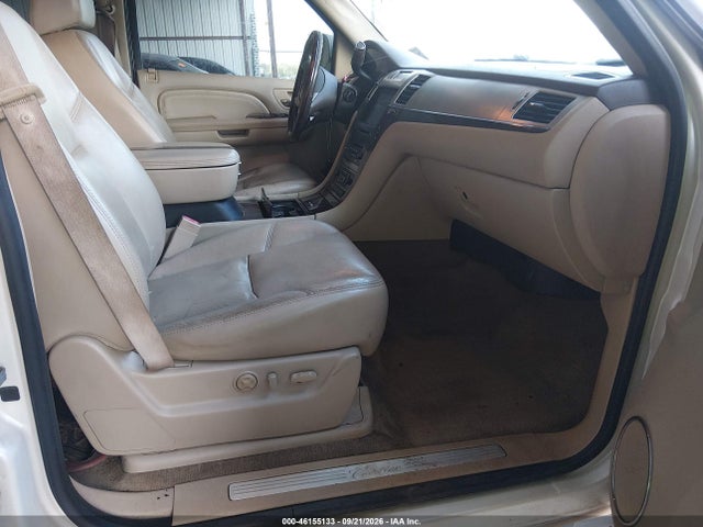 2009 Cadillac Escalade Esv Standard მანქანა იყიდება აუქციონზე, vin: 1GYFK26209R177126, აუქციონის ნომერი: 46155133