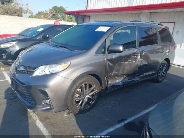 Toyota SIENNA XLE 2020 5TDYZ3DC8LS024532 Image 2