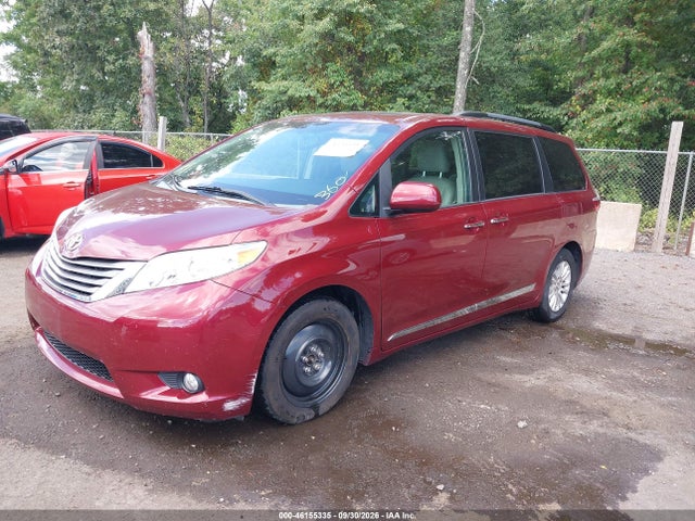 46155335 :رقم المزاد ، 5TDYK3DC3FS529564 vin ، 2015 Toyota Sienna Xle 8 Passenger مزاد بيع