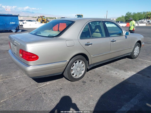 1998 Mercedes-benz E 320 მანქანა იყიდება აუქციონზე, vin: WDBJF65F1WA706172, აუქციონის ნომერი: 46155999
