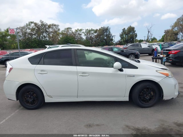 Toyota Prius Two 2014 JTDKN3DU9E0363087 Image 13