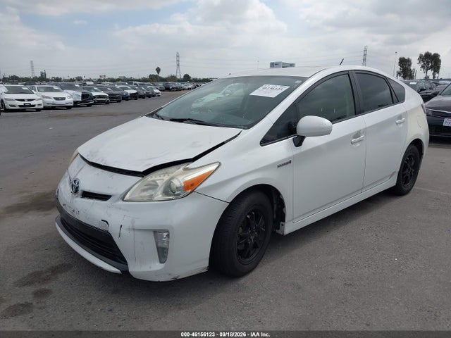 Toyota Prius Two 2014 JTDKN3DU9E0363087 Image 2