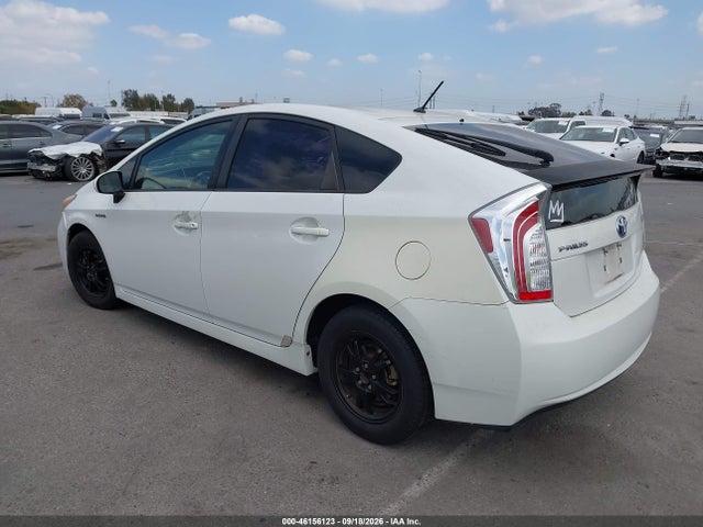 Toyota Prius Two 2014 JTDKN3DU9E0363087 Image 3