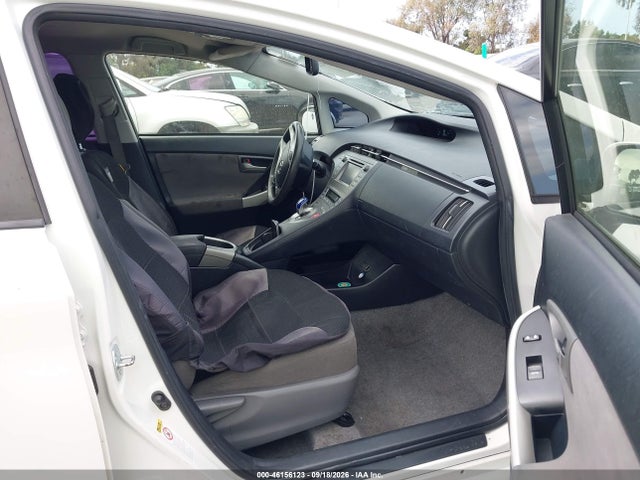Toyota Prius Two 2014 JTDKN3DU9E0363087 Image 5