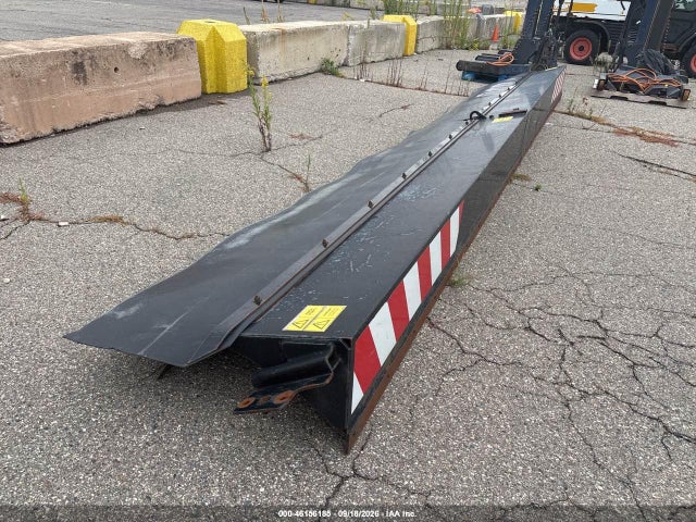 46156185 :رقم المزاد ،  vin ، 2000 Large Black Snowblade Other مزاد بيع