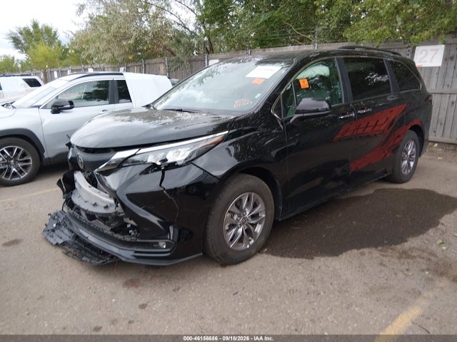 Toyota SIENNA XLE 2026 5TDYRKECXTS327370 Image 2