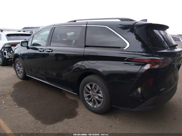 Toyota SIENNA XLE 2026 5TDYRKECXTS327370 Image 3