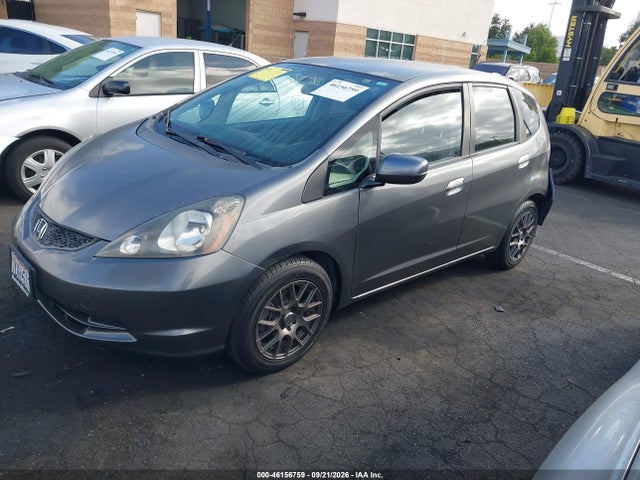 46156759 :رقم المزاد ، JHMGE8H38DC081586 vin ، 2013 Honda Fit مزاد بيع