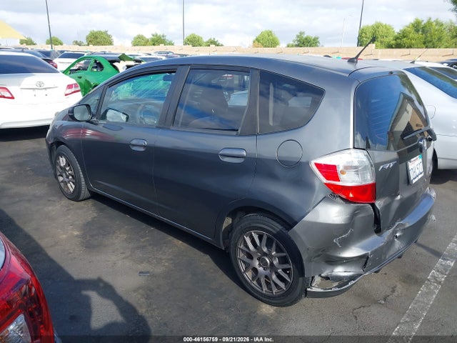 46156759 :رقم المزاد ، JHMGE8H38DC081586 vin ، 2013 Honda Fit مزاد بيع