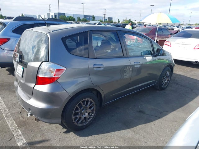 46156759 :رقم المزاد ، JHMGE8H38DC081586 vin ، 2013 Honda Fit مزاد بيع