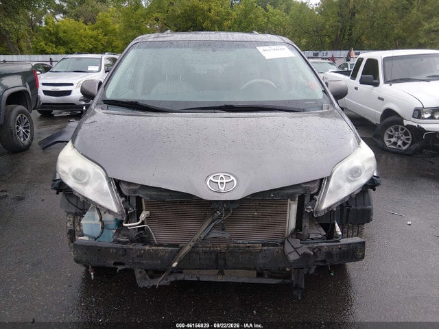 46156829 :رقم المزاد ، 5TDYK3DC5ES500503 vin ، 2014 Toyota Sienna Xle V6 8 Passenger مزاد بيع