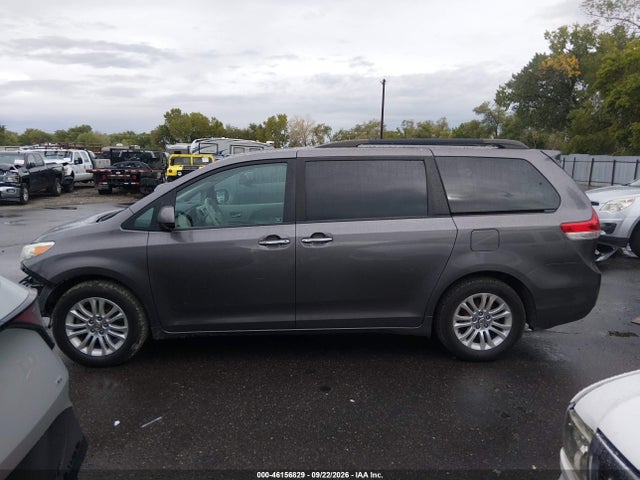 46156829 :رقم المزاد ، 5TDYK3DC5ES500503 vin ، 2014 Toyota Sienna Xle V6 8 Passenger مزاد بيع