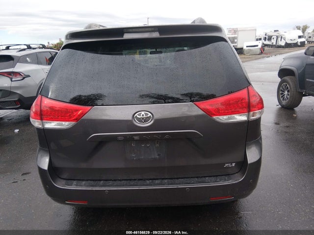 46156829 :رقم المزاد ، 5TDYK3DC5ES500503 vin ، 2014 Toyota Sienna Xle V6 8 Passenger مزاد بيع