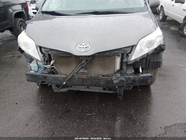 46156829 :رقم المزاد ، 5TDYK3DC5ES500503 vin ، 2014 Toyota Sienna Xle V6 8 Passenger مزاد بيع