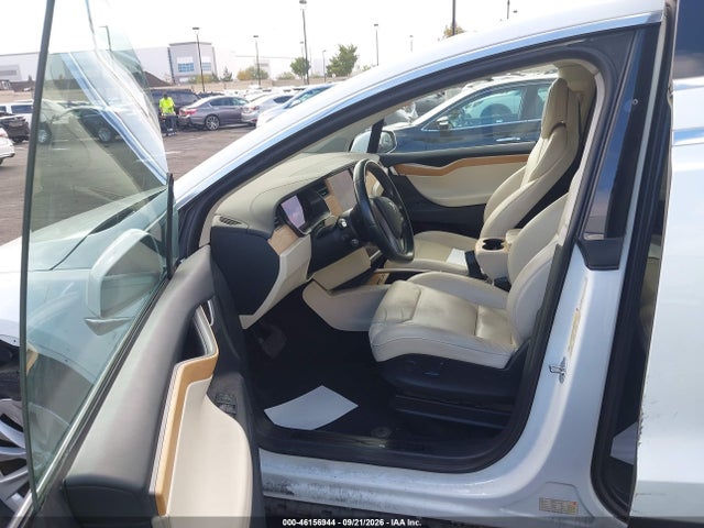 2018 Tesla Model X 100d/75d/p100d მანქანა იყიდება აუქციონზე, vin: 5YJXCAE24JF116326, აუქციონის ნომერი: 46156944