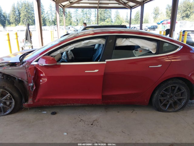 Tesla Model 3 Long Range/mid Range 2018 5YJ3E1EA1JF019228 Image 13