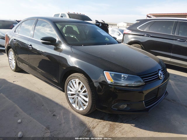 46157000 :رقم المزاد ، 3VWL17AJ5EM375457 vin ، 2014 Volkswagen Jetta 1.8t Sel مزاد بيع