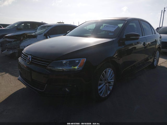 46157000 :رقم المزاد ، 3VWL17AJ5EM375457 vin ، 2014 Volkswagen Jetta 1.8t Sel مزاد بيع