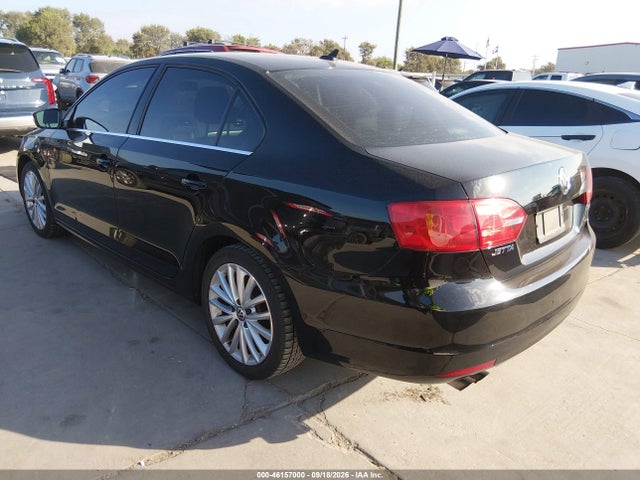 46157000 :رقم المزاد ، 3VWL17AJ5EM375457 vin ، 2014 Volkswagen Jetta 1.8t Sel مزاد بيع