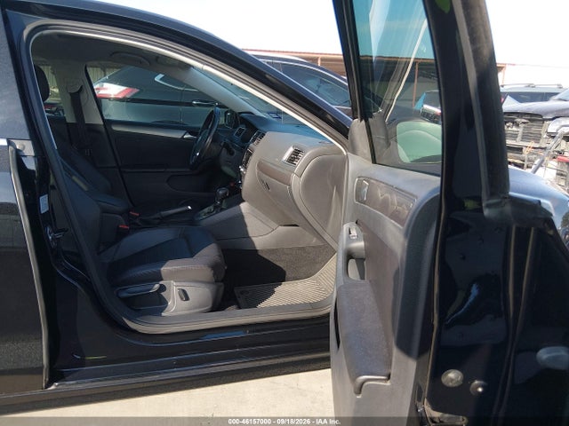 46157000 :رقم المزاد ، 3VWL17AJ5EM375457 vin ، 2014 Volkswagen Jetta 1.8t Sel مزاد بيع