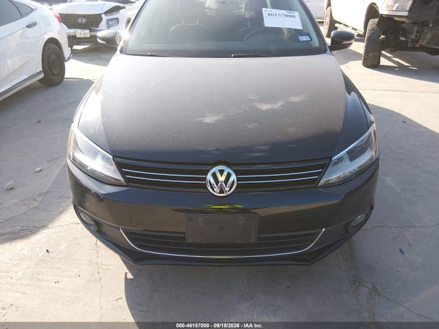 46157000 :رقم المزاد ، 3VWL17AJ5EM375457 vin ، 2014 Volkswagen Jetta 1.8t Sel مزاد بيع