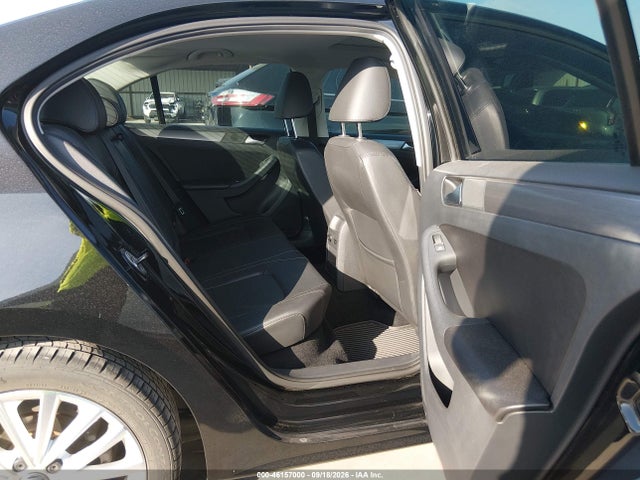 46157000 :رقم المزاد ، 3VWL17AJ5EM375457 vin ، 2014 Volkswagen Jetta 1.8t Sel مزاد بيع