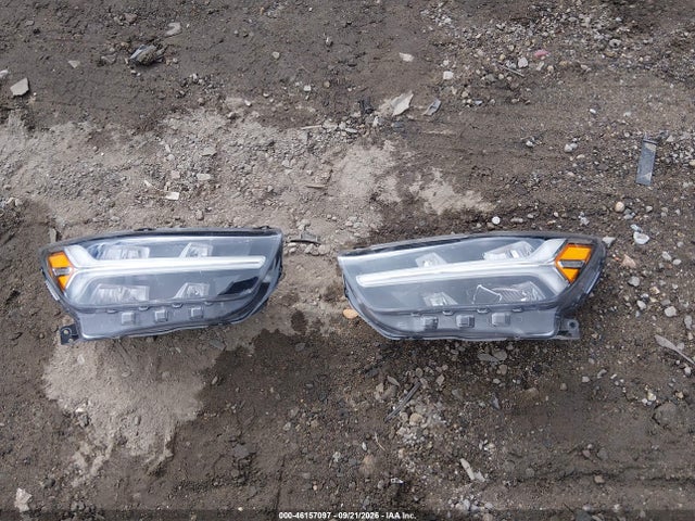 46157097 :رقم المزاد ، YV4162UM9L2246854 vin ، 2020 Volvo Xc40 T5 R-design مزاد بيع
