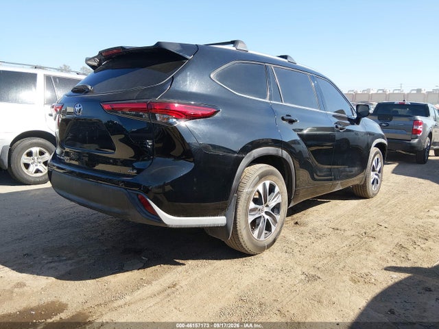 5TDHZRAHXMS047878 Toyota Highlander Xle