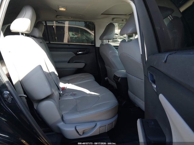 Toyota Highlander Xle 2021 5TDHZRAHXMS047878 Image 8