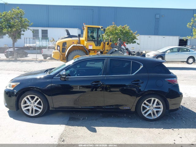 JTHKD5BH9E2181560 Lexus CT 200H