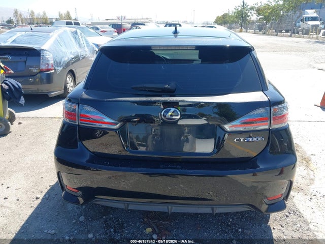 JTHKD5BH9E2181560 Lexus CT 200H