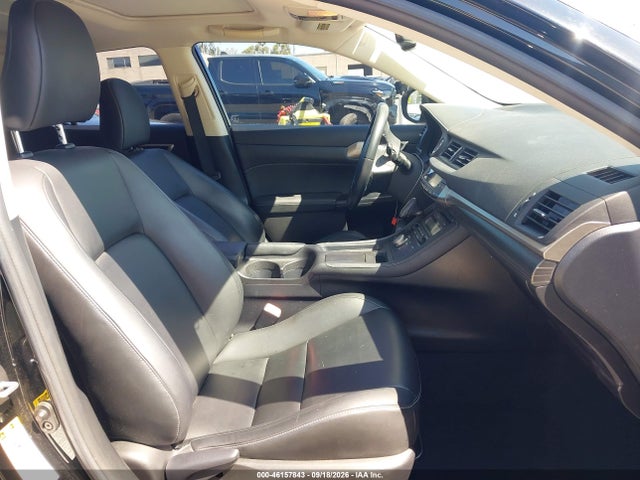 JTHKD5BH9E2181560 Lexus CT 200H