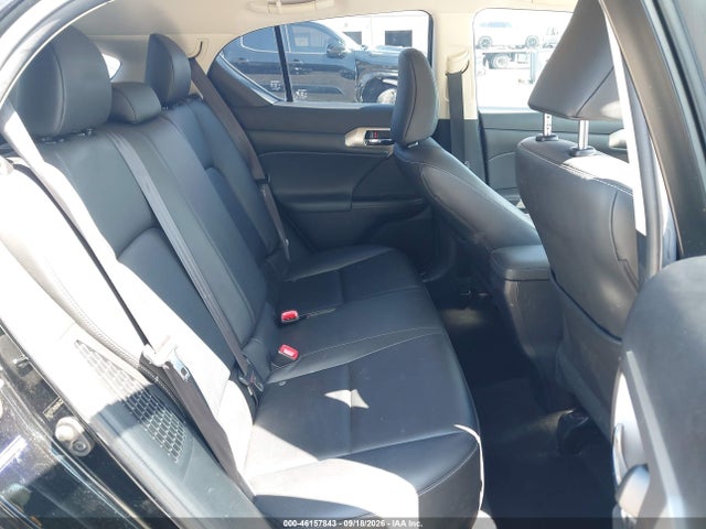 JTHKD5BH9E2181560 Lexus CT 200H