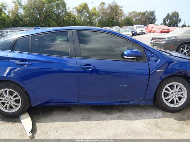 Toyota Prius Two 2017 JTDKBRFU8H3548906 Image 13